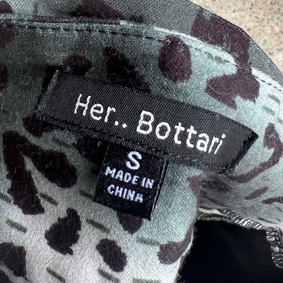 High-Waist Leopard Print Shorts - Picture 5 of 5